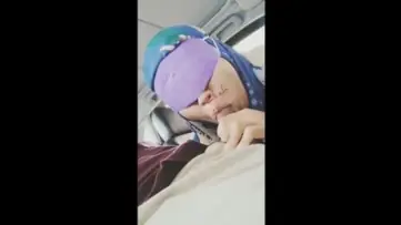 Jilbab Biru Nekat BJ Dalam Mobil Parkiran Padat