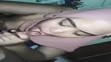 Jilbab Pink Kulum Kontol Ganas Sampai Basah